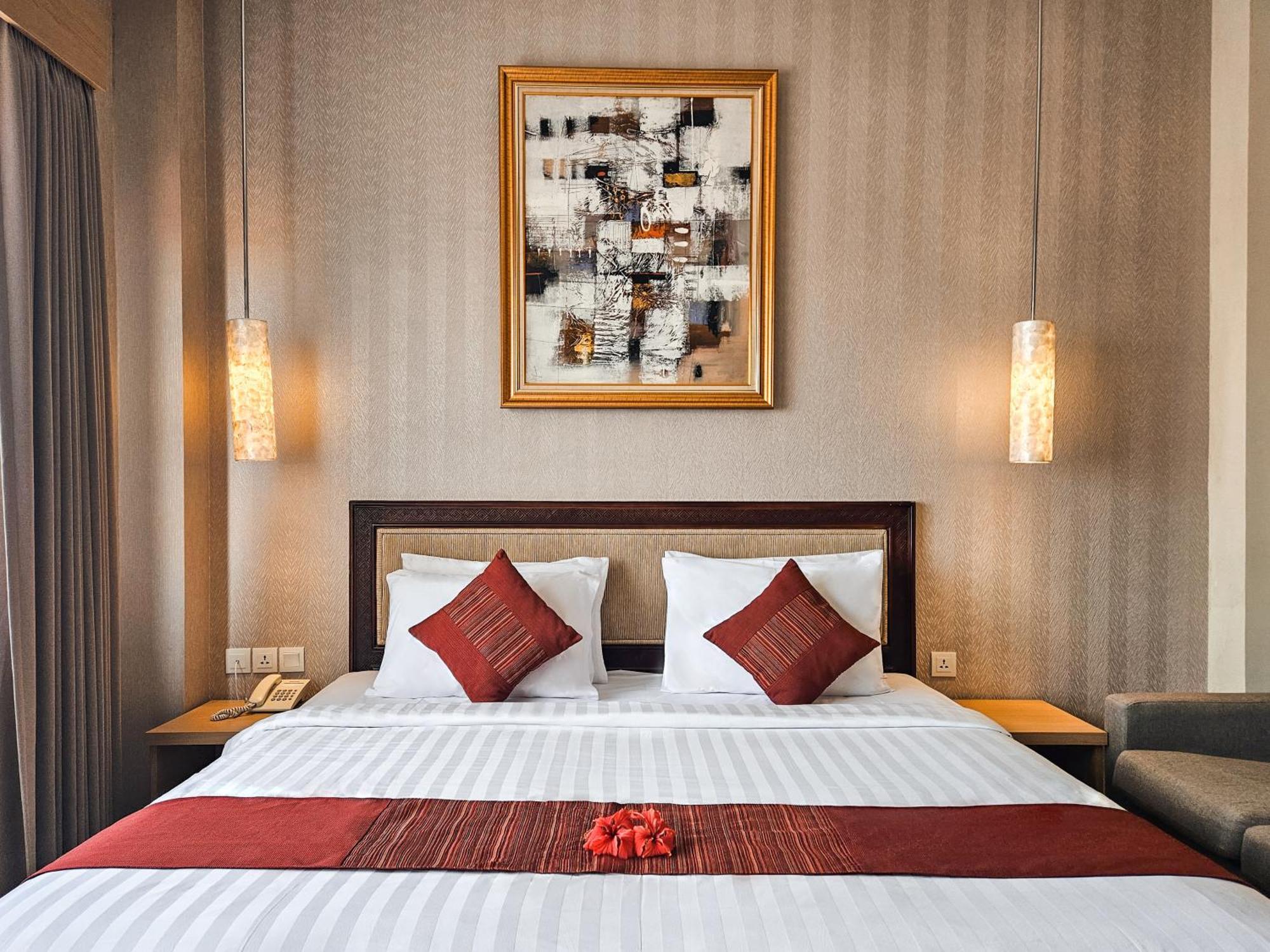 Svarna Suites Seminyak Quarto foto